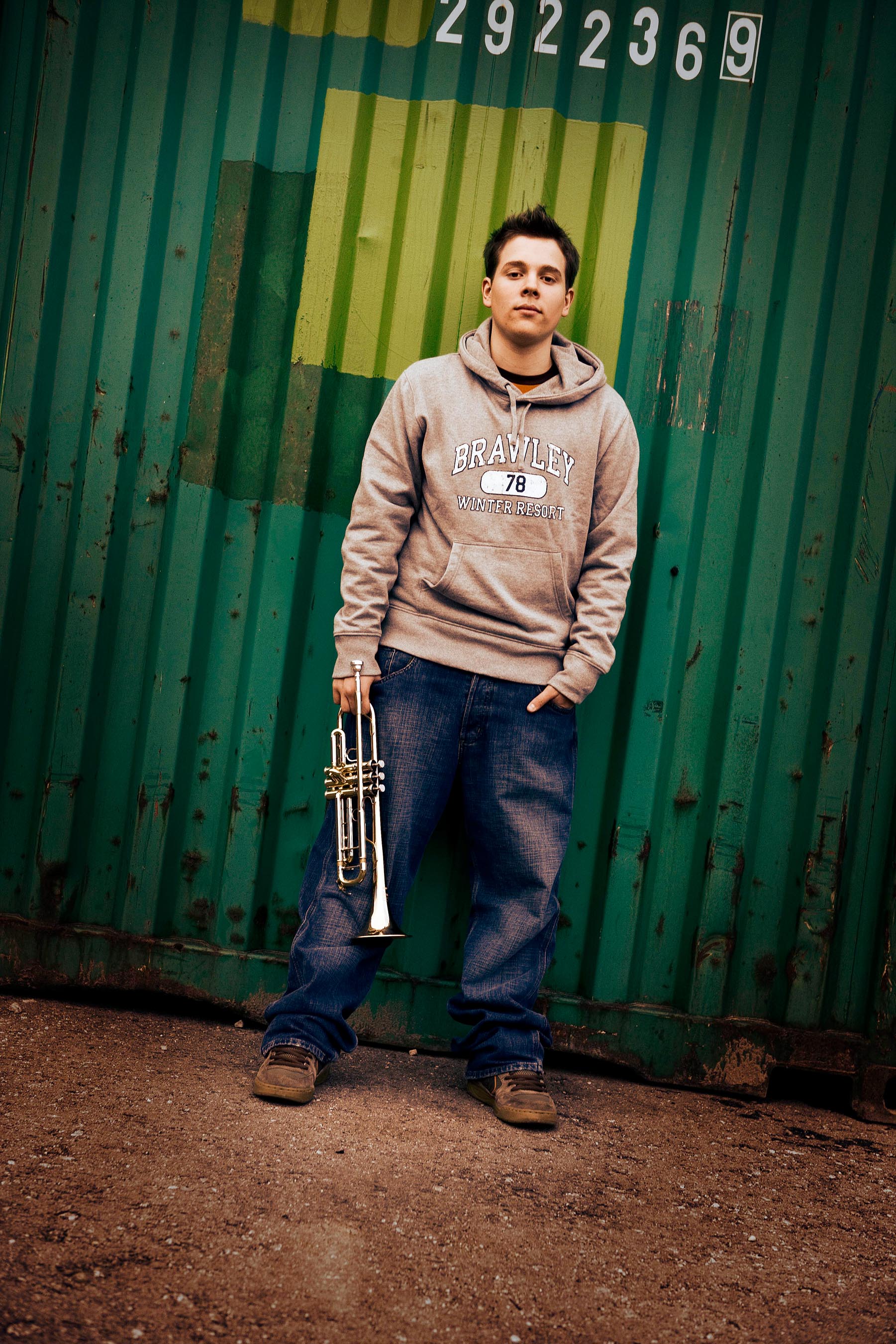 Julian Wasserfuhr Ohne Roman Mit Trompete Foto Marc Dietenmeier Urban Urtyp julian wasserfuhr ohne roman mit trompete foto marc dietenmeier urban urtyp